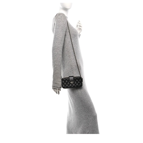 Chanel Black Quilted Leather crossbody Bag - Picture 13 of 14